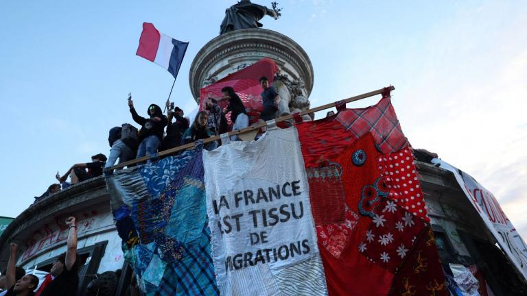 Γαλλικές Εκλογές: Ανατροπή με πρωτιά του Νέου Λαϊκού Μετώπου χωρίς αυτοδυναμία — Καταποντίστηκε στην τρίτη θέση η Λεπέν