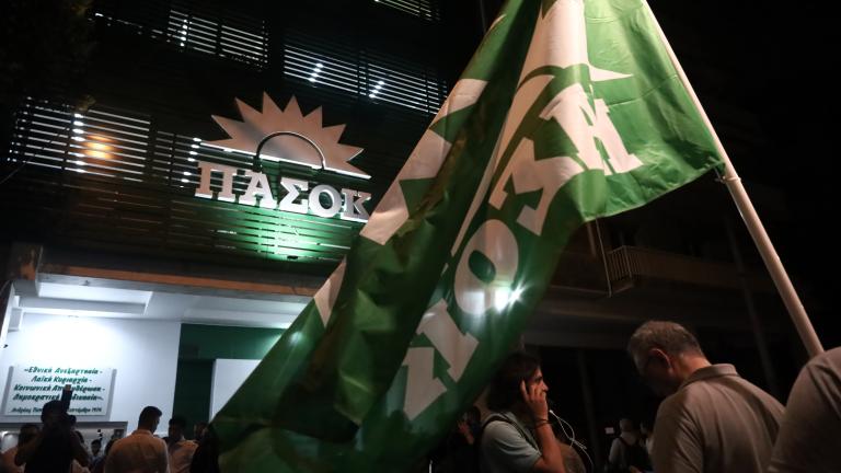 ΠΑΣΟΚ: Το «μαγαζί» βαράει διάλυση - Παραιτούνται το ένα στέλεχος μετά το άλλο