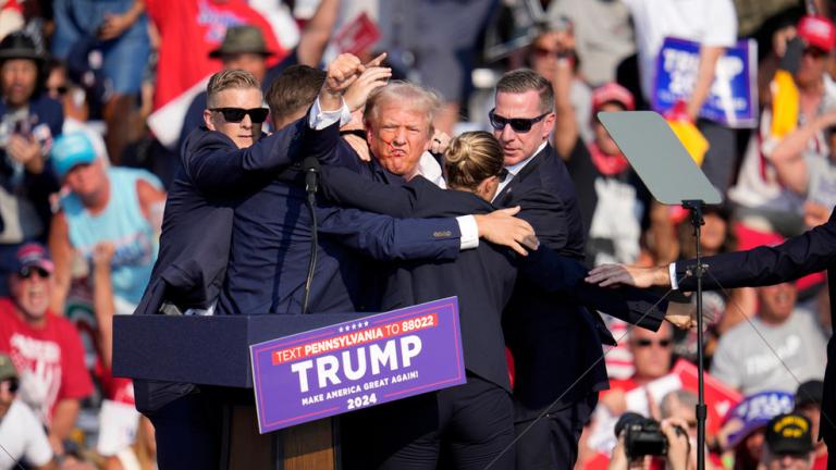 Τραμπ: «Κανονικά έπρεπε να ήμουν νεκρός» — Η πρώτη συνέντευξη μετά την απόπειρα δολοφονίας — Τι ερευνά το FBI