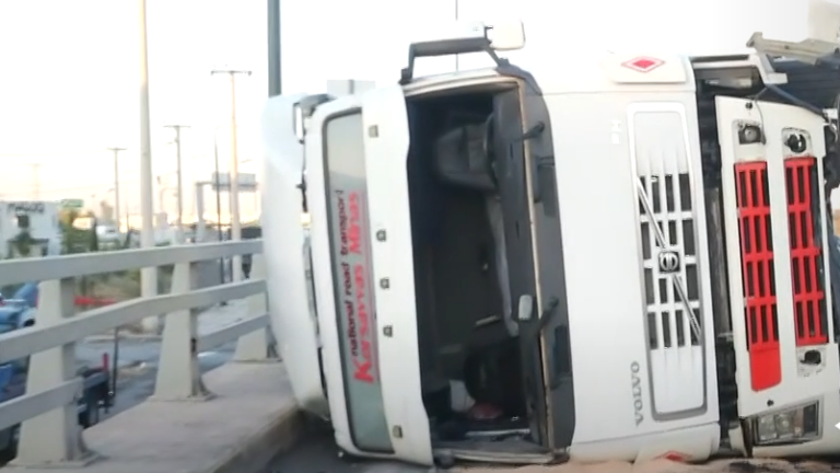 Aνατροπή φορτηγού στον Κηφισό – Κλειστός ο δρόμος προς Πέτρου Ράλλη