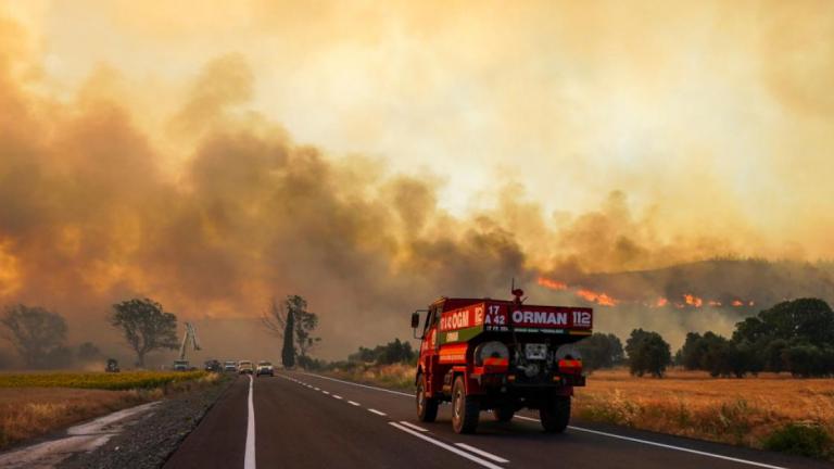 Σμύρνη: Συνεχίζεται για τέταρτη μέρα η μάχη με τις πυρκαγιές