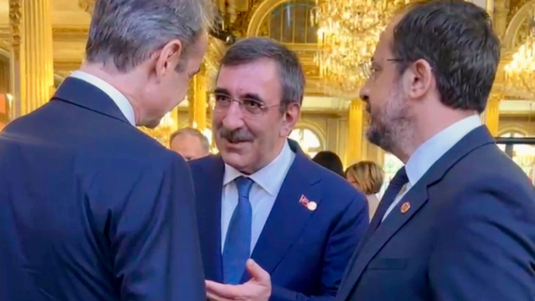 Άτυπη συνάντηση Μητσοτάκη, Χριστοδουλίδη, Γιλμάζ στο περιθώριο της συνόδου για την Ουκρανία