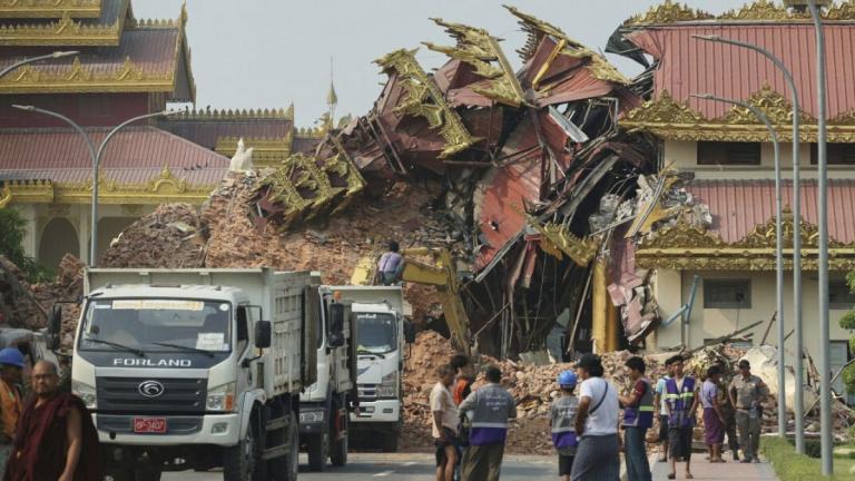 Μιανμάρ - Ταϊλάνδη: Θρήνος και αγωνία στα συντρίμμια — Δυσοίωνες οι εκτιμήσεις των ειδικών για τον αριθμό των θυμάτων του καταστροφικού σεισμού