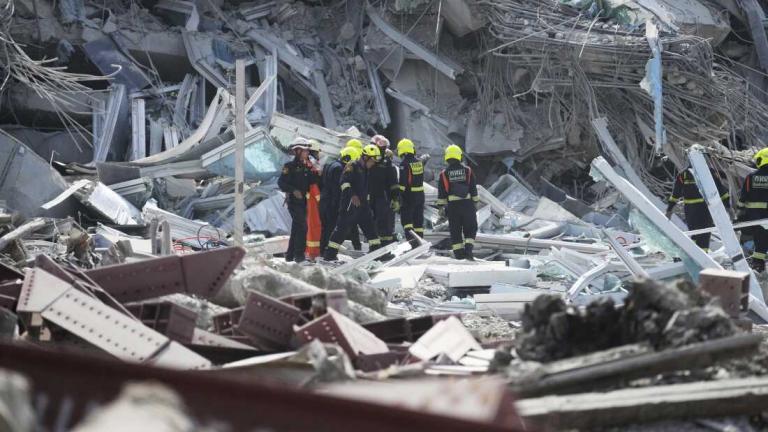 Μιανμάρ - Ταϊλάνδη: Αρκετοί νεκροί και μεγάλες καταστροφές από τον ισχυρότατο σεισμό 7,7 Ρίχτερ - Παγιδευμένοι εργάτες σε κτήριο που κατέρρευσε στην Μπανγκόκ