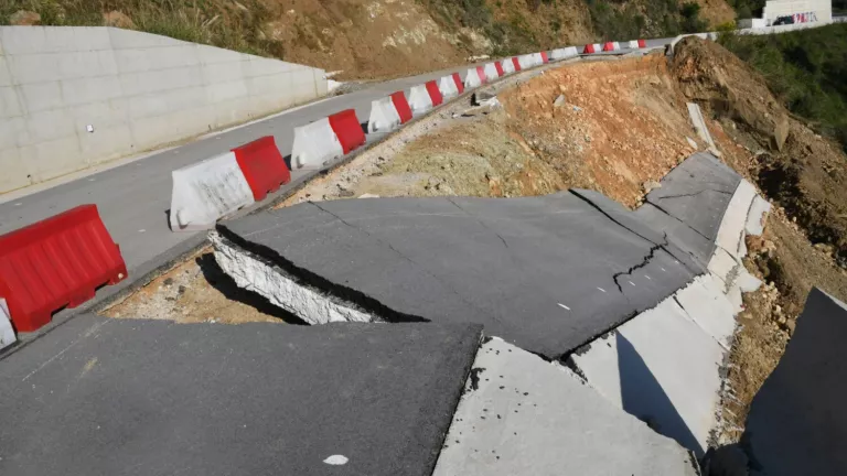 Λάρισα: Κατεπείγουσα εισαγγελική παραγγελία για την κατάρρευση του δρόμου Ρακοπόταμος – Κεραμίδι