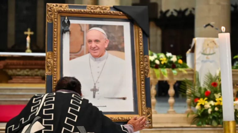 Πάπας Φραγκίσκος: Θλίψη των καθολικών στην Ελλάδα - Προσευχές και δεήσεις υπέρ αναπαύσεως του Ποντίφικα