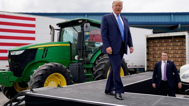 CNN: Πώς ο εμπορικός πόλεμος του Τραμπ με την Κίνα θα πλήξει τους Αμερικανούς αγρότες που τον ψήφισαν