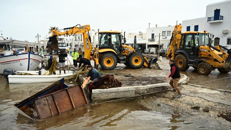 Η επόμενη μέρα της θεομηνίας σε Πάρο και Μύκονο: Αυτοψίες και αγώνας δρόμου για την αποκατάσταση των ζημιών