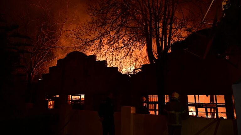Πυρκαγιά στο εγκαταλελειμμένο εργοστάσιο της Εριουργίας στα Άνω Πατήσια