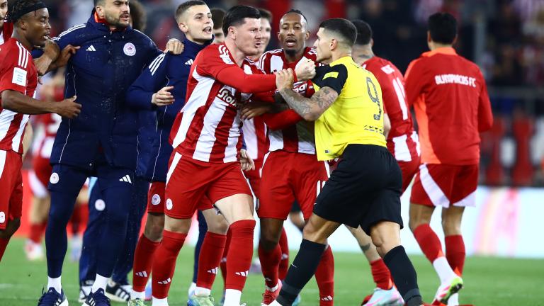 Ολυμπιακός-ΑΕΚ: Χαμός στο φινάλε και ξύλο ανάμεσα στους παίκτες (ΦΩΤΟ)