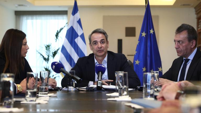 Μητσοτάκης από υπ. Παιδείας: Eξετάζονται προτάσεις για μείωση της ύλης - Δεν πρέπει να έχει θέση στο δημόσιο κάποιος που αρνείται να αξιολογηθεί