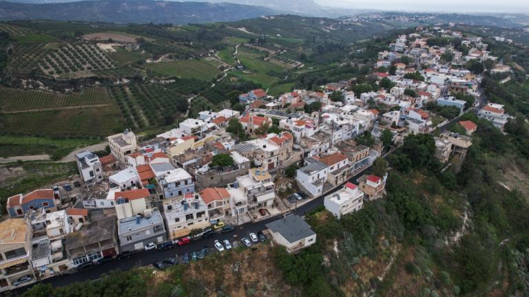 Ηράκλειο: Σε κατάσταση έκτακτης ανάγκης οι Βούτες - «Κίτρινα» τουλάχιστον 9 κτίρια λόγω των ρηγματώσεων