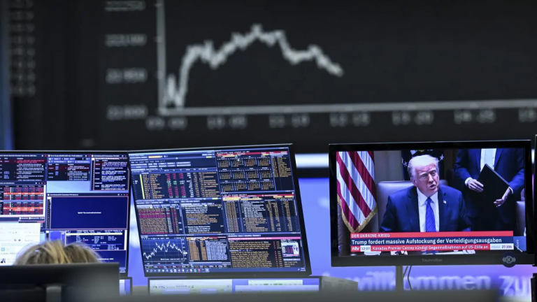 Νέα ταραχώδης εβδομάδα για τα διεθνή χρηματοστήρια, καταβύθιση των μετοχών στην Ασία -  «Φάρμακο» οι δασμοί, επιμένει ο Τραμπ