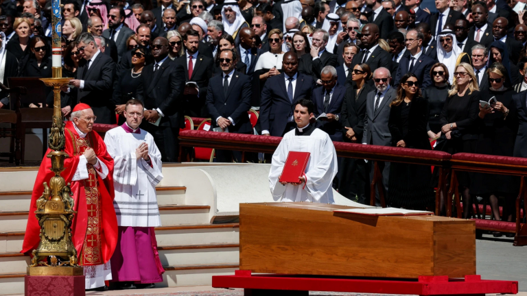 Κηδεία Πάπα Φραγκίσκου: Εψάλη το «Χριστός Ανέστη» στα ελληνικά — Βίντεο