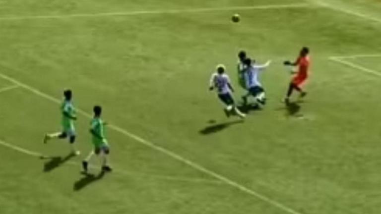 Σοκ και τραγωδία: Νεκρός ποδοσφαιριστής μετά από σύγκρουση με τερματοφύλακα (ΒΙΝΤΕΟ)