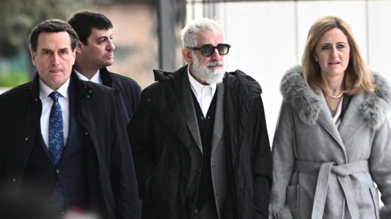 Δίκη Πέτρου Φιλιππίδη: «Στηρίζω τον άντρα μου – Δεν είναι βιαστής», κατέθεσε η σύζυγός του