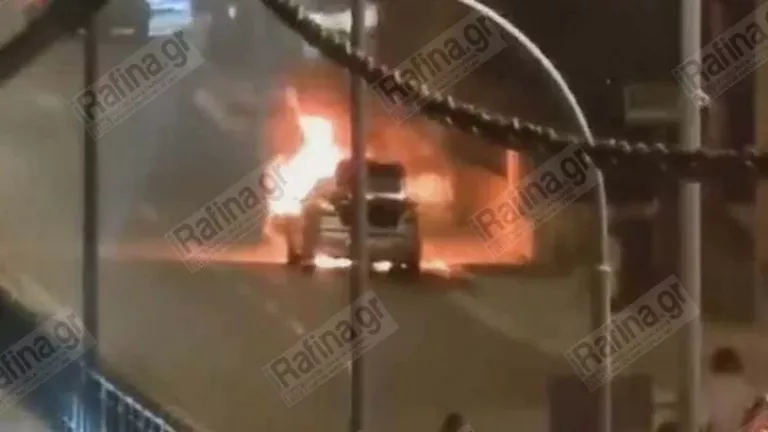 Νέα Μάκρη: Αυτοκίνητο τυλίχτηκε στις φλόγες - Άμεση η επέμβαση της πυροσβεστικής