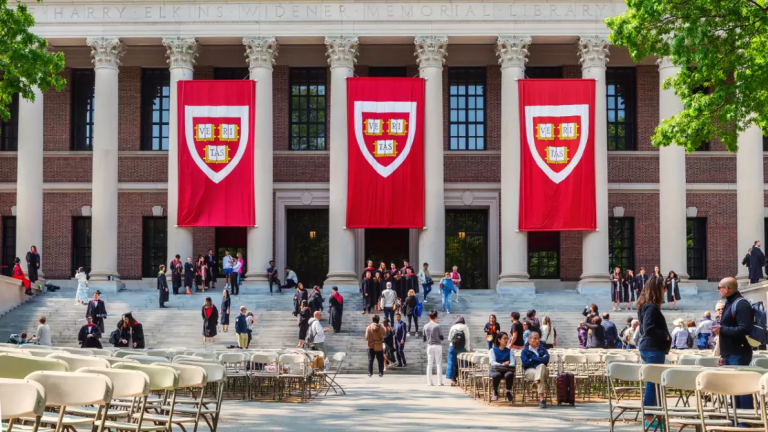 ΗΠΑ: Το Χάρβαρντ πρωτοστατεί στην αντίσταση των αμερικανικών πανεπιστημίων στην επίθεση της κυβέρνησης Τραμπ