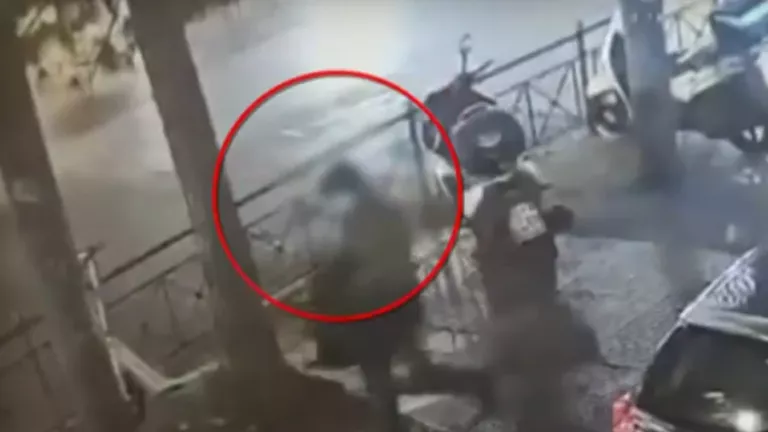 Επίθεση στην Hellenic Train: Βίντεο ντοκουμέντο με τον δράστη να αφήνει το σακίδιο που περιείχε τη βόμβα