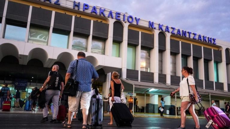 Ηράκλειο: Αεροσκάφος αντιμετώπισε πρόβλημα στους τροχούς κατά την διάρκεια προσγείωσης