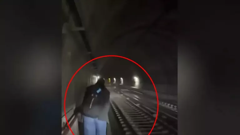 Μετρό: Δεκάδες εγκλωβίστηκαν σε σήραγγα μετά την απόπειρα αυτοκτονίας άντρα – «Περπατούσαν δίπλα στις ράγες»