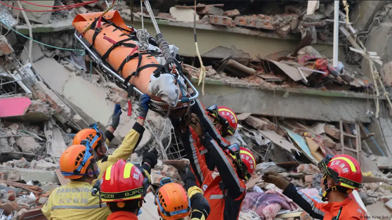 Μιανμάρ: Στο έλεος της μοίρας οι σεισμόπληκτοι