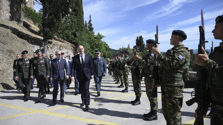 νικος δενδιας