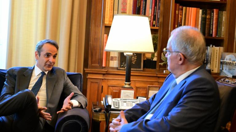 «Η Συνταγματική αναθεώρηση είναι ευκαιρία για συζητήσεις που θα χτίσουν γέφυρες»: Συνάντηση του Πρωθυπουργού με τον ΠτΔ 