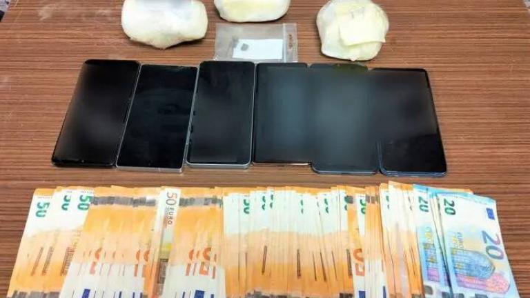 Πειραιάς: Πάνω από μισό κιλό κοκαΐνης εντοπίστηκε σε όχημα - Τέσσερις συλλήψεις