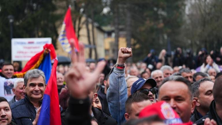 Διαδηλώσεις φοιτητών και εργαζομένων σε όλες τις μεγάλες πόλεις της Σερβίας