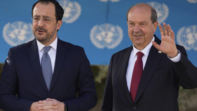 Κύπρος: «Βαρύ» το κλίμα στη συνάντηση Χριστοδουλίδη - Τατάρ