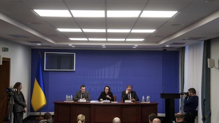 Η Ουκρανία επικύρωσε «ιστορική» συμφωνία με τις ΗΠΑ για τα ορυκτά