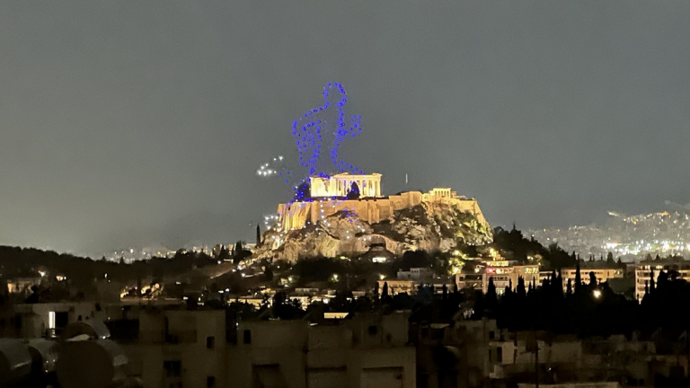 Drone show με φόντο την Ακρόπολη: Έγγραφες εξηγήσεις από την Διοίκηση του Ζαππείου ζητά ο Πιερρακάκης - Εισαγγελική παρέμβαση 