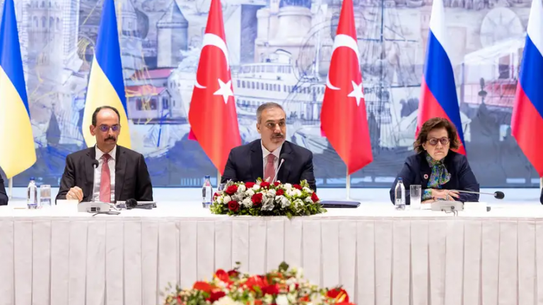 Μια πρώτη δειλή ρωσο-ουκρανική προσέγγιση στην Πόλη