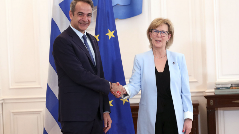Συνάντηση Μητσοτάκη με την Επίτροπο Χρηματοοικονομικών Υπηρεσιών της ΕΕ: «Η Ελλάδα έχει αφήσει οριστικά πίσω της τα δύσκολα»