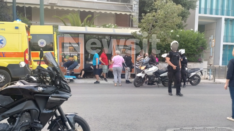 Χαλάνδρι: Αυτοκίνητο έπεσε σε στάση λεωφορείου και παρέσυρε τρεις γυναίκες - Τραυματισμένος από μαχαίρι ο οδηγός