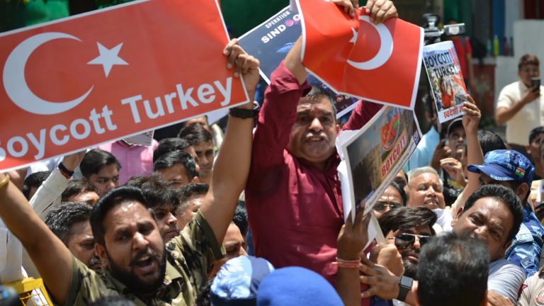 Γιατί οι Ινδοί καλούν σε μποϊκοτάζ των τουρκικών προϊόντων;
