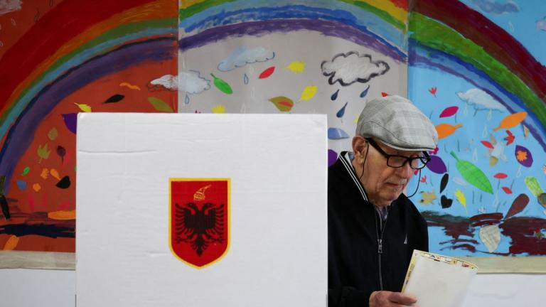 Αλβανικές εκλογές: Έκλεισαν οι κάλπες - Συλλήψεις για φωτογράφηση ψήφου