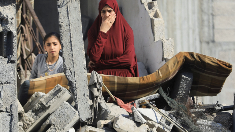 Γάζα: Μητέρα έχασε εννέα από τα δέκα παιδιά της σε ισραηλινή αεροπορική επιδρομή στη Χαν Γιουνίς 