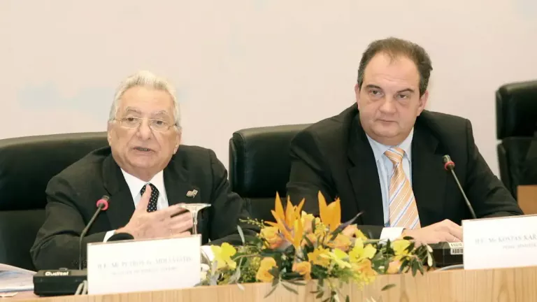 Ο αποχαιρετισμός του Κ. Καραμανλή στον Π. Μολυβιάτη: Αποστρεφόταν την υπερβάλλουσα διάθεση συνδιαλλαγής σε καίριας εθνικής σημασίας θέματα