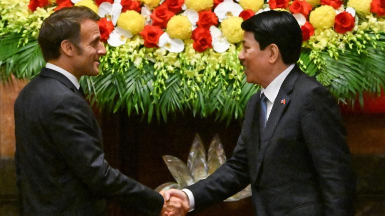 μακρόν στο Βιετνάμ