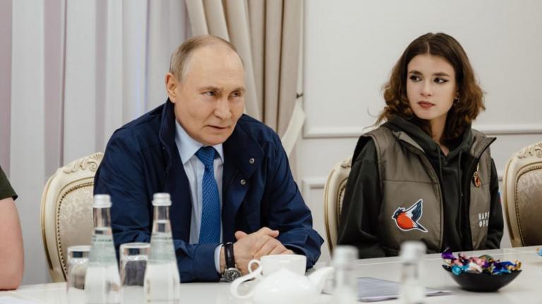 Επίσκεψη Πούτιν στο Κουρσκ: Μήνυμα ρωσικής «επικράτησης στα πεδία των μαχών αλλά και σε διπλωματικό πεδίο»