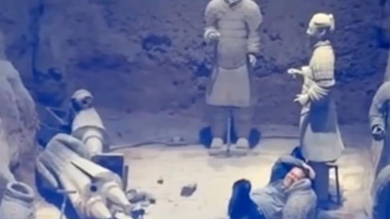 βανδαλισμος του πήλινου στρατού