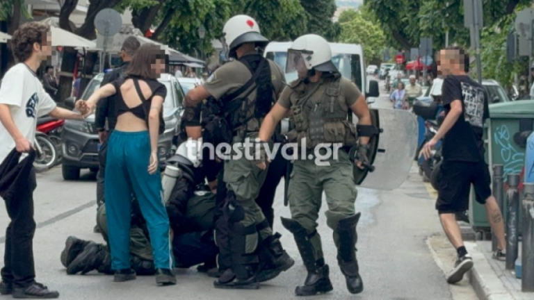 θεσσαλονικη - πέτρα σε αστυνομικό