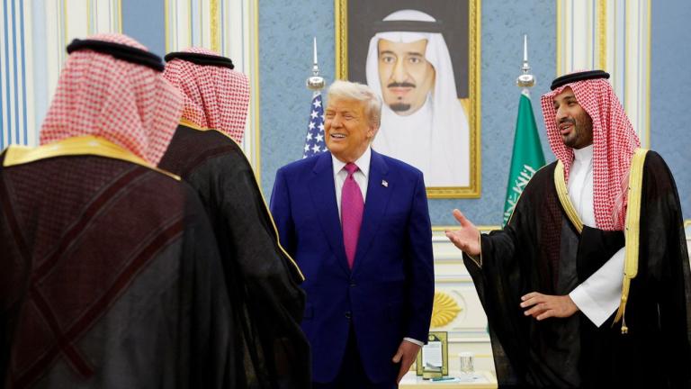  Ο Τραμπ στη Σαουδική Αραβία: VIP γεύματα, αμυντική συμφωνία ύψους $100 δισ. και η προαναγγελία για «σπουδαίες» ανακοινώσεις