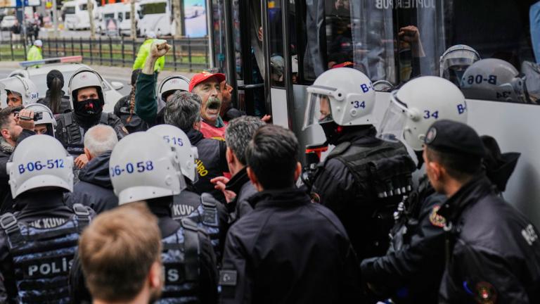 Τουρκία: Περισσότερες από 400 συλλήψεις στους εορτασμούς της Πρωτομαγιάς - Επεισόδια στην πλατεία Ταξίμ