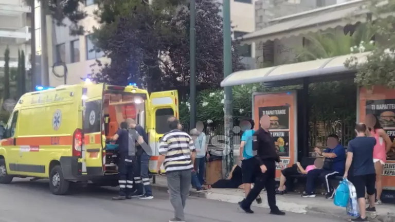 Χαλάνδρι: Αυτοκίνητο έπεσε σε στάση - Τρεις τραυματίες