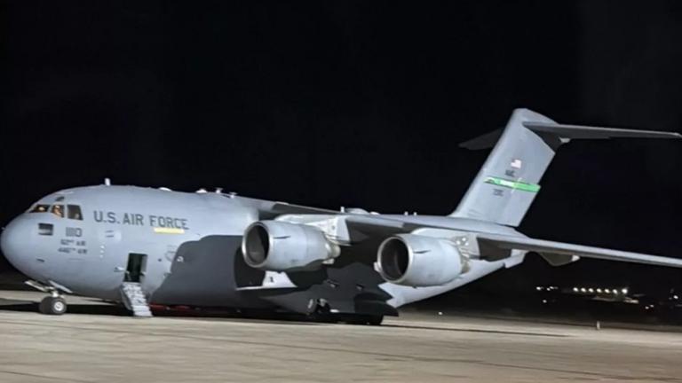 Αμερικανικό μεταγωγικό αεροσκάφος στην αεροπορική βάση "Ανδρέας Παπανδρέου" στην Πάφο