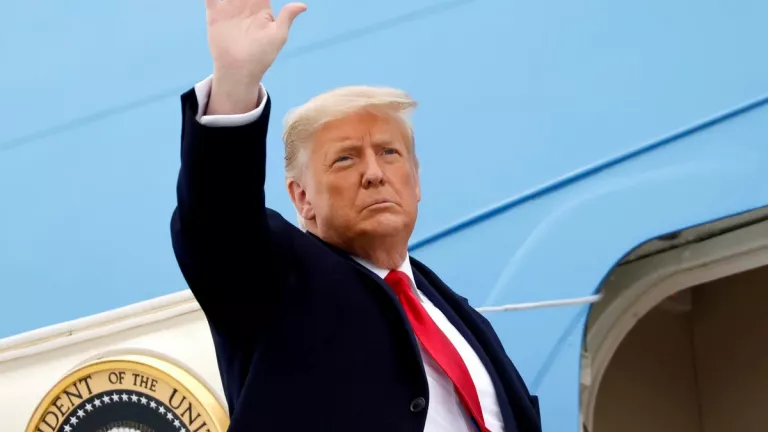 Ο Τραμπ αμφισβητεί ξανά το Άρθρο 5 του ΝΑΤΟ και τη δέσμευση των ΗΠΑ για την υπεράσπιση των συμμάχων - Θέλει συμφωνία με τη Ρωσία