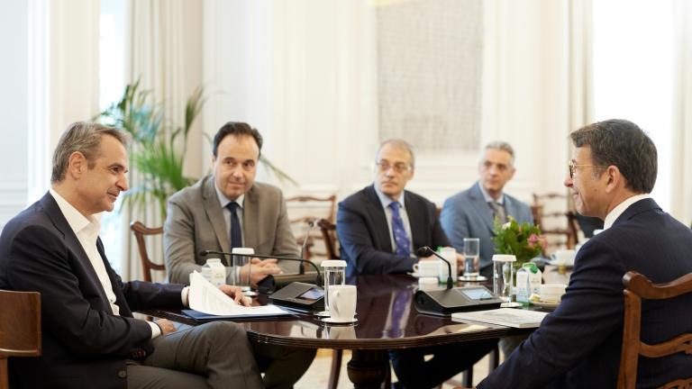 Συνάντηση Μητσοτάκη με τον Εκτελεστικό Αντιπρόεδρο της Microsoft - Στο επίκεντρο η πορεία των επενδύσεων στην Ελλάδα